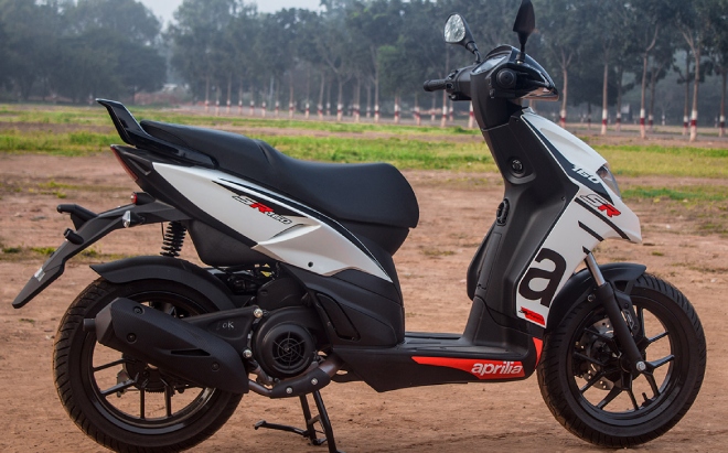 2022 Aprilia SR160 nhìn “nghịch tướng”, sánh cạnh Honda Vario 160 - 2