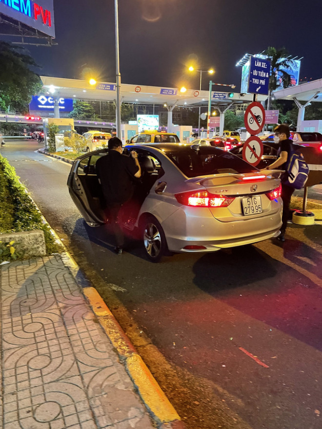 "Thế giới taxi riêng" ở sân bay Tân Sơn Nhất