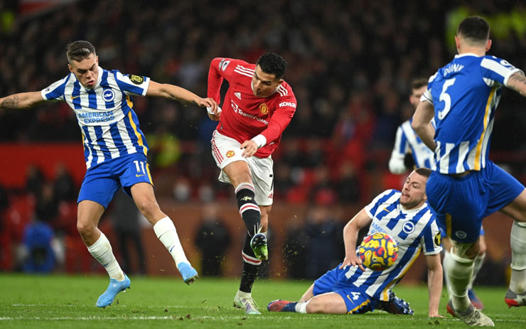 Cú sút trái phá của Cristiano Ronaldo mở ra thắng lợi của MU trước Brighton &amp; Hove Albion