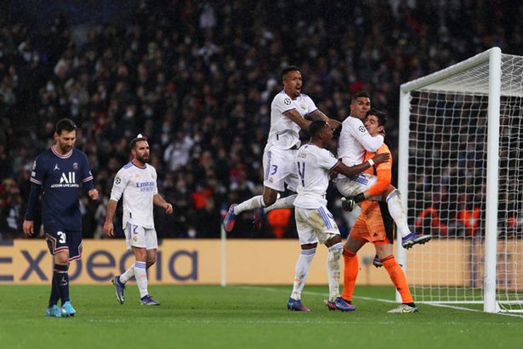 Bị Thibaut Courtois cản phá, Lionel Messi trở thành cầu thủ sút trượt penalty nhiều nhất lịch sử Champions League (5 lần, ngang bằng Thierry Henry)