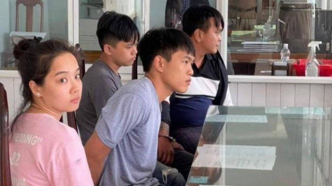 4 đối tượng liên quan vụ án giết người ở quận Bình Thạnh, TP.HCM bị CSGT Khánh Hòa bắt giữ.