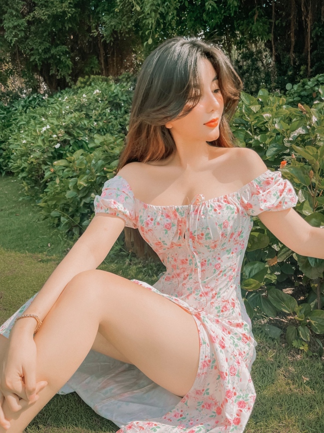 Võ Ngọc Trân không phải cái tên xa lạ với người dùng mạng xã hội.&nbsp;Hot girl 10x được mệnh danh là &#34;thiên thần áo dài&#34; với những shoot hình áo dài nữ sinh ấn tượng.
