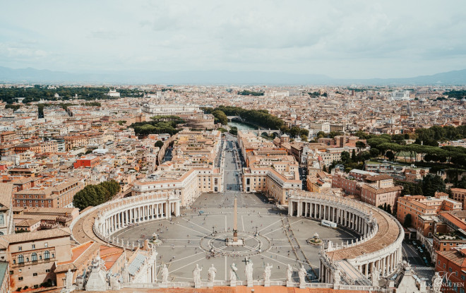 Roma, Ý thu hút du khách trong mùa hè 2021. Các địa điểm du lịch ở Rome nằm khá gần nhau nên hoàn toàn có thể đi bộ