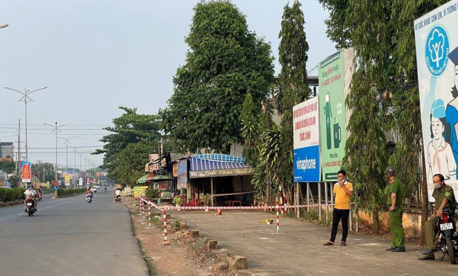 Công an phong tỏa hiện trường nơi nhóm người lạ mặt đâm chết nam sinh lớp 9