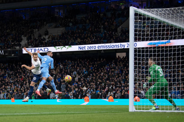 Kane đánh đầu ghi bàn ấn định chiến thắng cho Tottenham