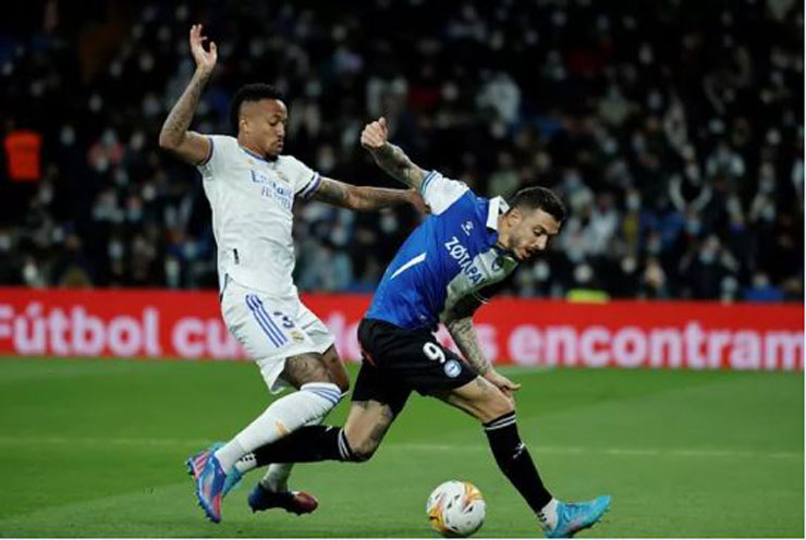 Eder Militao nỗ lực truy cản Joselu