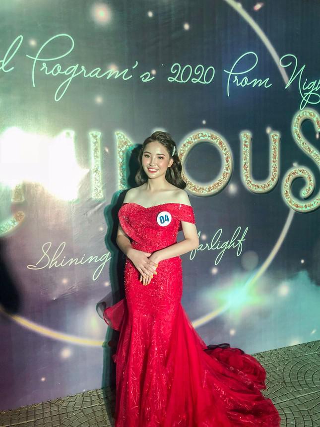 Ngọc Anh trong một buổi tham gia chương trình Prom Night do hệ CLC tổ chức.