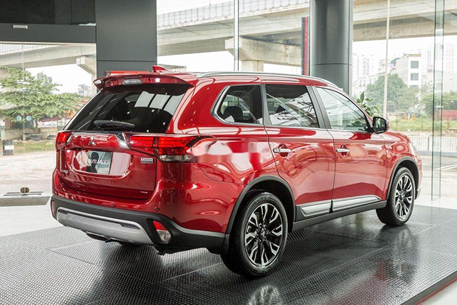 Giá xe Mitsubishi Outlander tháng 2/2022, hỗ trợ 50% LPTB và quà tặng giá trị - 9