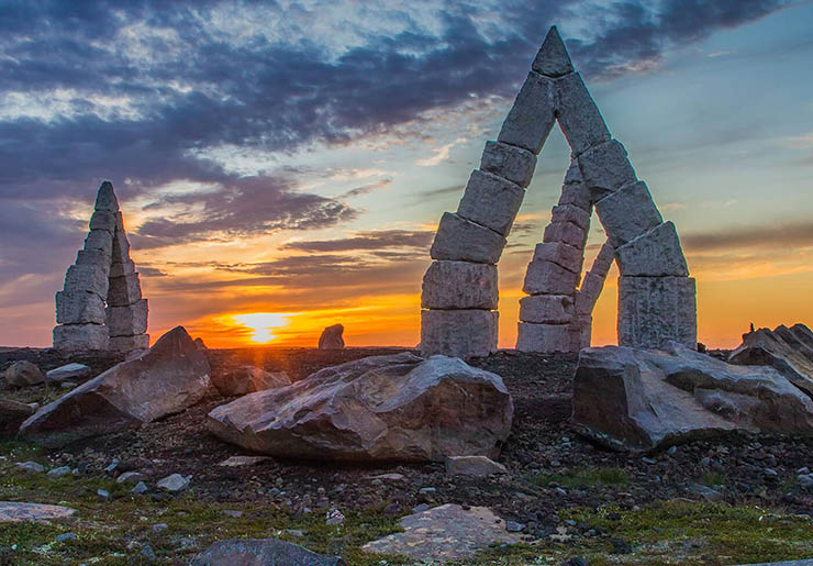 1. The Arctic Henge là một địa điểm tôn giáo nổi tiếng nằm ở một làng chài nhỏ trên bờ biển hướng đông bắc Iceland.
