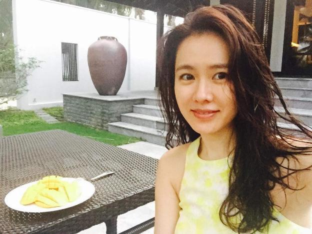 Son Ye Jin coi trọng việc làm sạch da.