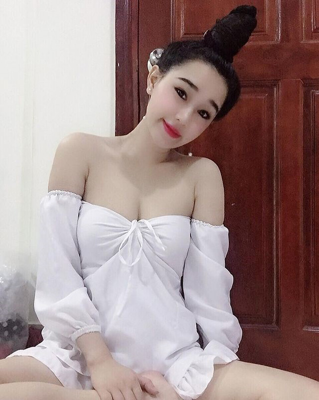 Hot girl Bình Định&nbsp;liên tục khiến người xem “đỏ mặt” với phong cách thời trang gợi cảm, o ép vòng 1 nghẹt thở.
