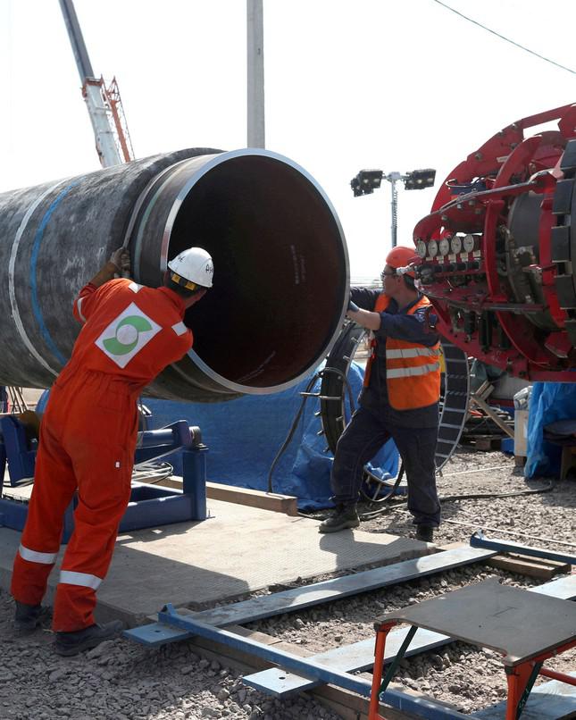 Công nhân tại công trường xây dựng đường ống dẫn khí Nord Stream 2 ở Nga vào năm 2019. Ảnh: Reuters.