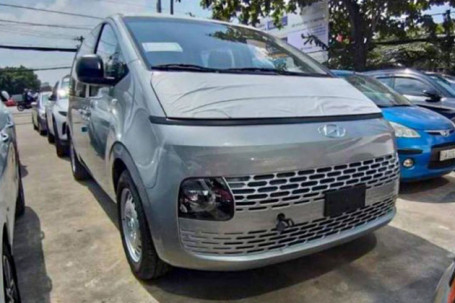 Xe gia đình hoàn toàn mới Hyundai Staria đầu tiên về Việt Nam