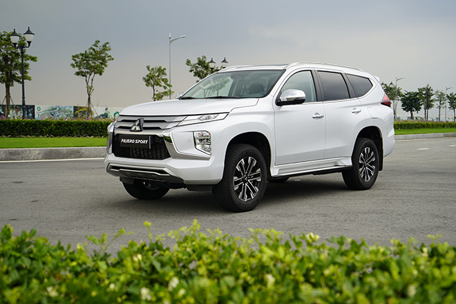 Giá xe Mitsubishi Pajero Sport tháng 2/2022, hỗ trợ 50% lệ phí trước bạ - 1