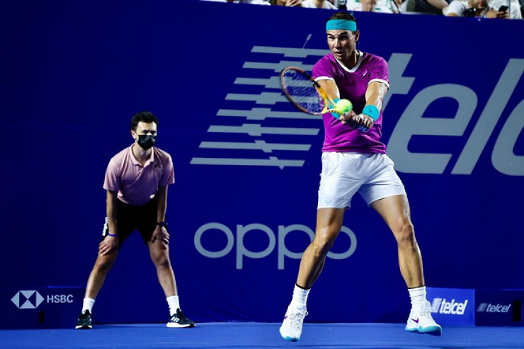 Nadal gặp khó khăn trong set 2