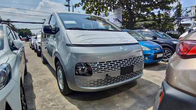 Xe gia đình hoàn toàn mới Hyundai Staria đầu tiên về Việt Nam - 1