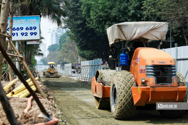 Đường Hoàng Quốc Việt sau khi được mở rộng, được kỳ vọng giảm bớt áp lực giao thông cho khu vực đang phát triển mạnh mẽ của quận Cầu Giấy. Đây đang là khu vực có tốc độ đô thị rất nhanh trong mấy năm trở lại đây.