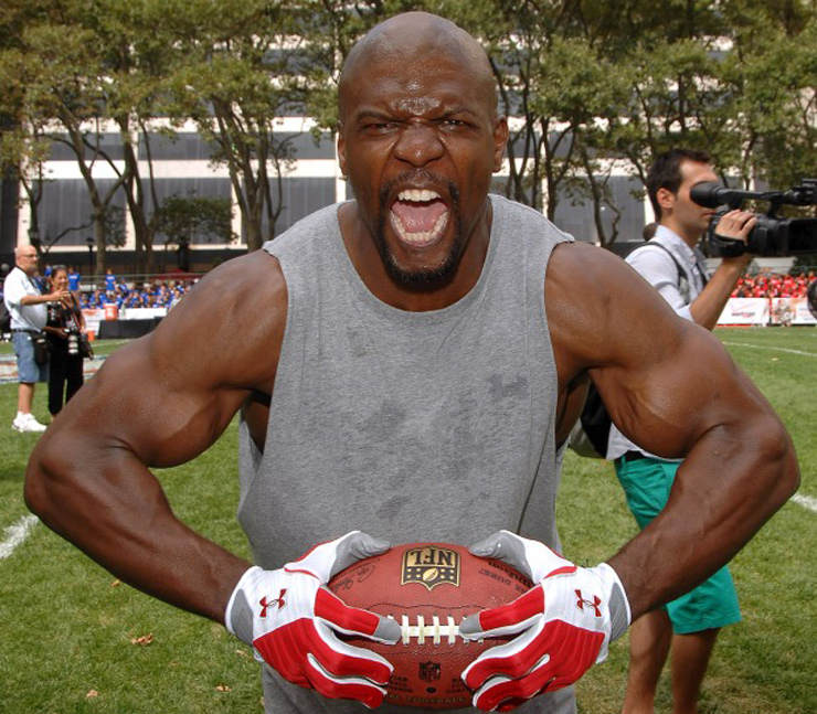 Terry Crews, 53 tuổi, cao 1m88, là một diễn viên&nbsp;nổi tiếng bậc nhất thế giới, nhưng trước khi trở thành một ngôi sao điện ảnh ông từng là cầu thủ bóng bầu dục Mỹ. Vào năm 1991, kí hợp đồng chơi chuyên nghiệp cho Los Angeles Rams, người đàn ông này đã chơi 32 trận trong ba mùa giải bóng bầu dục Mỹ (NFL) cho Rams, San Diego Chargers và Washington Redskins.