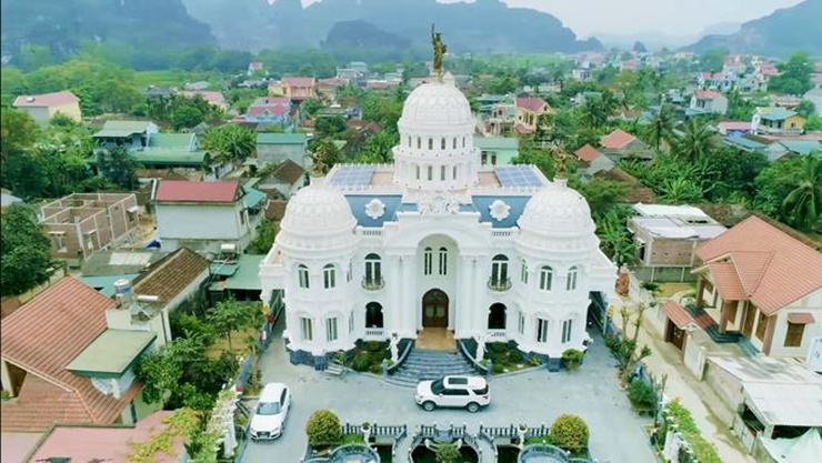 Thậm chí, mới đây, công trình như lâu đài này còn được báo nước ngoài đăng tải làm nhiều người thích thú.&nbsp;
