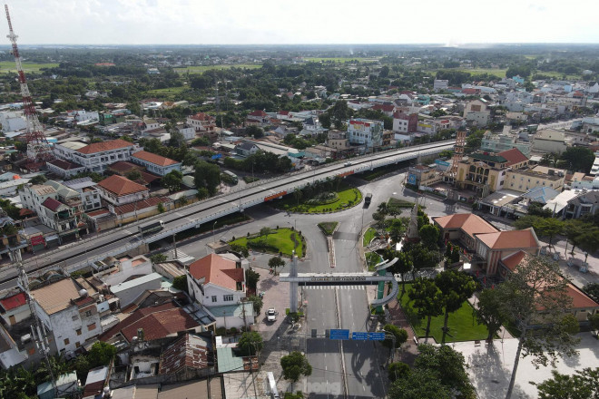 Huyện Củ Chi sẽ không lên quận mà phát triển thành TP trực thuộc TPHCM. Bí thư Huyện ủy Củ Chi cho rằng hướng phát triển sẽ là trung tâm logistics, xây dựng hồ phát triển cảnh quan, hình thành các khu dưỡng lão 5 sao...