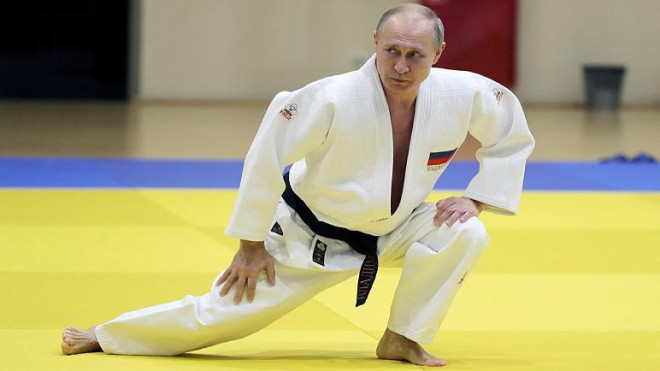 Ông Vladimir Putin tập luyện cùng tuyển judo Nga năm 2019