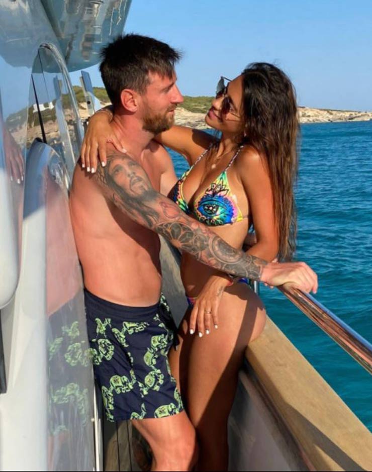 Leo Messi khoe ảnh tình cảm&nbsp;bên Antonella Roccuzzo