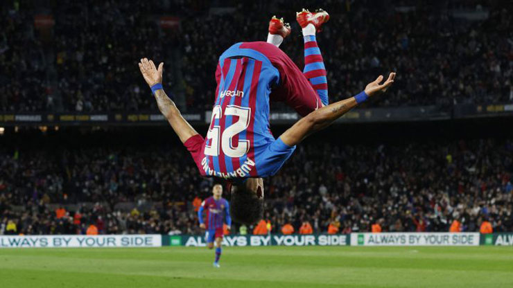 Aubameyang lộn santo ăn mừng bàn mở tỷ số cho Barca vào lưới Bilbao