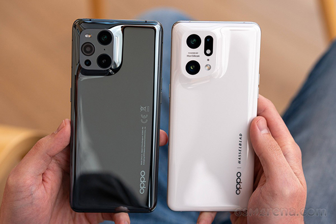 2 tuỳ chọn màu của&nbsp;Oppo Find X5 Pro.