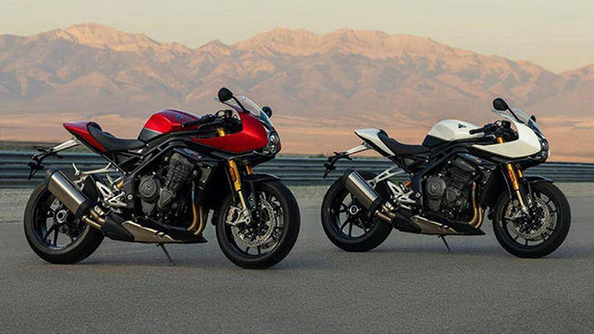 Giá xe Triumph Speed Triple 1200 RR tại Việt Nam niêm yết là 659,9 triệu đồng. Xe đang được bán ra với hai tùy chọn màu gồm Đỏ Xám và Trắng Xám
