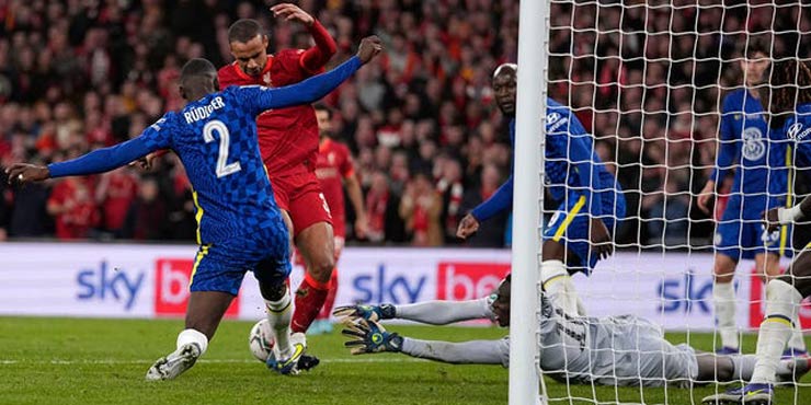 Chelsea và Liverpool cống hiến một trận chung kết League Cup vô cùng kịch tính