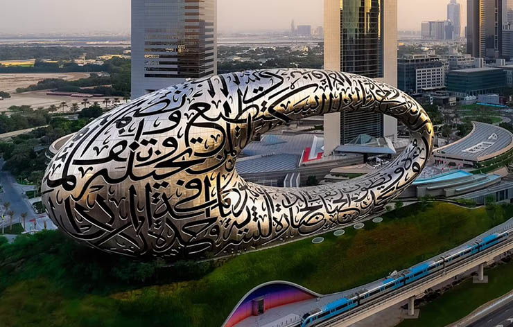 1. Sau một thời gian dài khởi công, “Bảo tàng Tương lai” ở Dubai chính thức mở cửa. Đúng như tên gọi của nó, nơi này không khác gì một công trình của tương lai, khiến ai cũng phải choáng ngợp khi nhìn thấy lần đầu.
