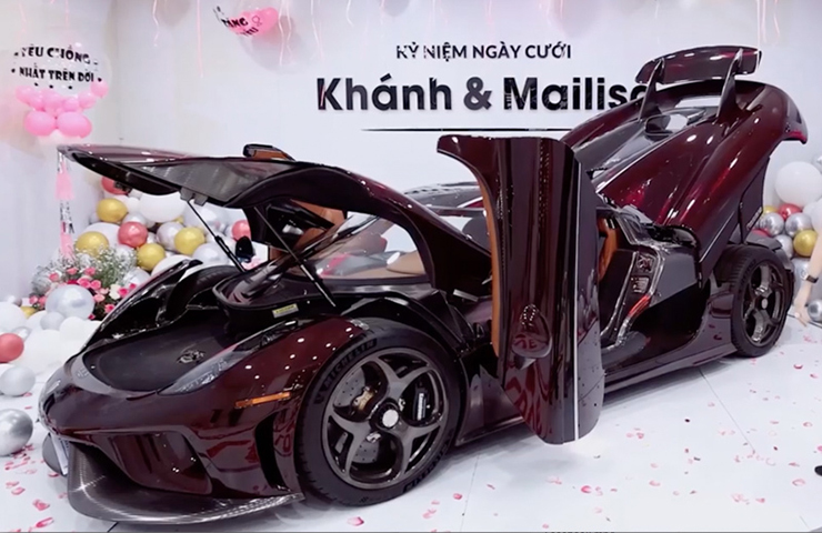 Còn chiếc Koenigsegg Regera mới nhất mang biển số &#34;HK.KHANH&#34; theo tên viết tắt của chồng cô
