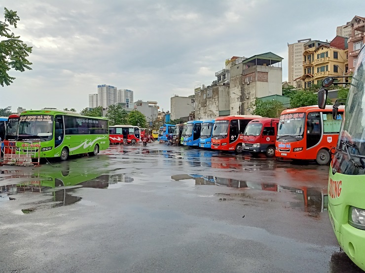 Các doanh nghiệp vận tải đang phải đối mặt với hàng loạt khó khăn do ảnh hưởng của Covid-19 và tác động của việc giá xăng dầu tăng mạnh.