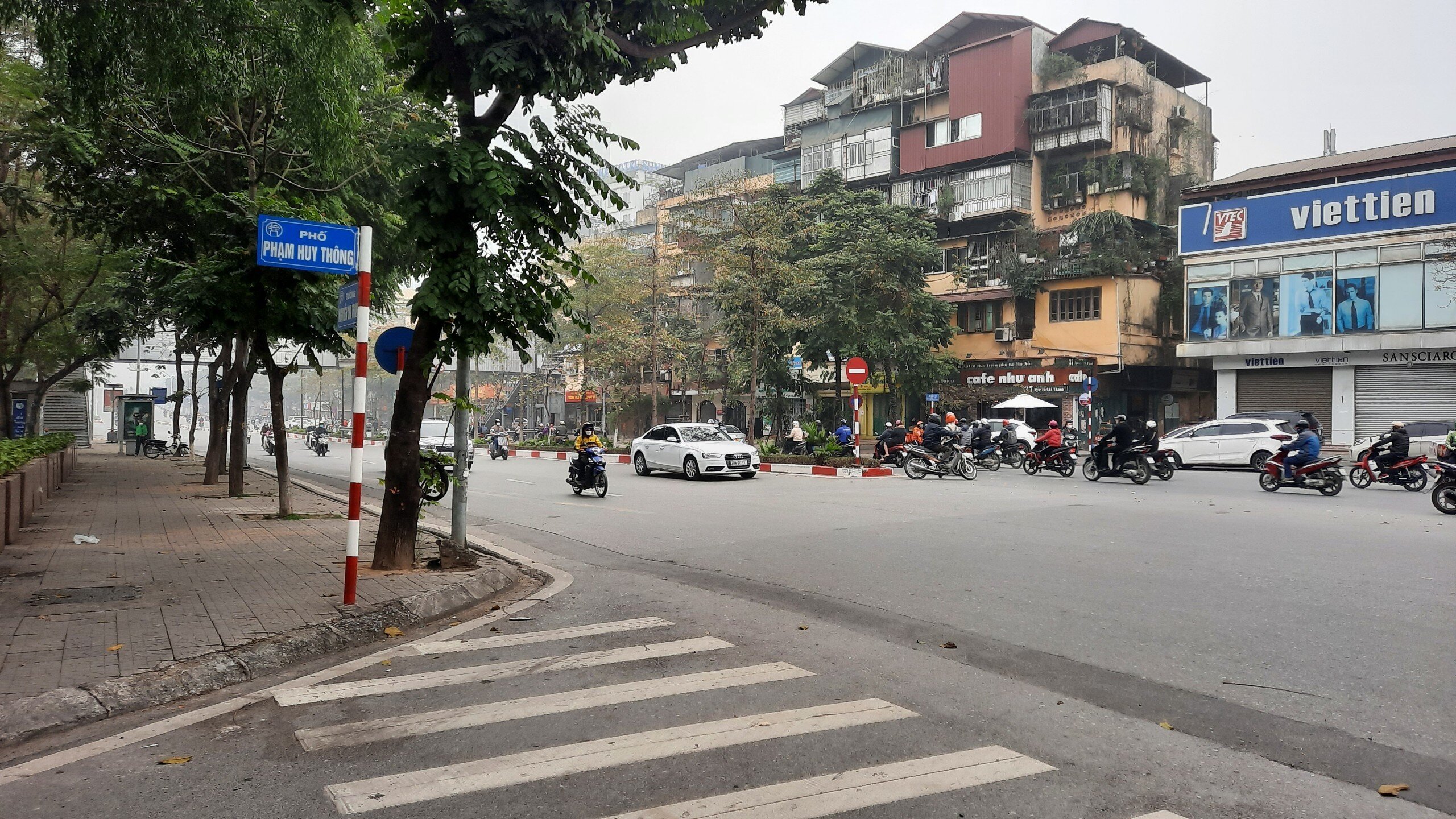 Ngã ba Nguyễn Chí Thanh - Phan Huy Thông vào 7h30 sáng 2/3.