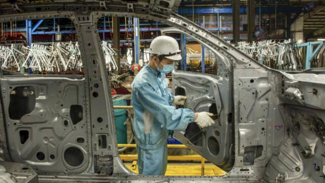 Lắp ráp xe bán tải Ford Ranger tại nhà máy ở Hải Dương