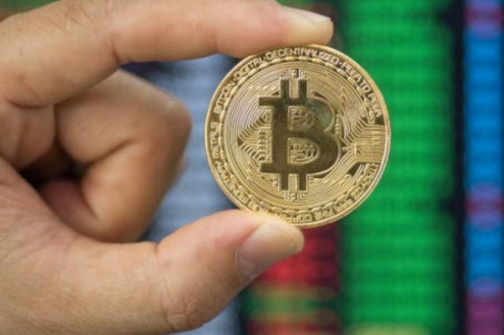 Giá Bitcoin hôm nay 3/3: Tăng chóng mặt rồi lại “sụt hố”