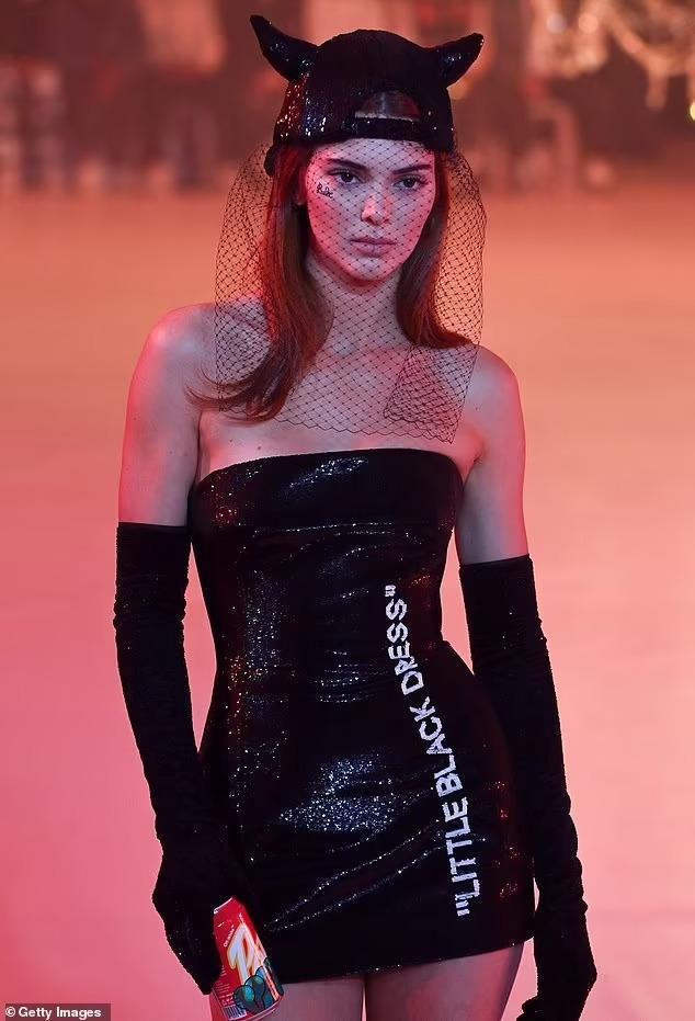 Kendall Jenner đẹp như nữ thần trên sàn catwalk, sắc vóc xứng tầm siêu mẫu đắt giá nhất - 7