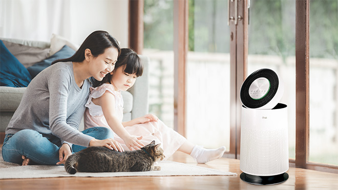 Máy lọc không khí LG PuriCare 360° giúp tiêu diệt 99,9% vi khuẩn và vi rút, loại bỏ 99,999% bụi siêu mịn PM0.01 và các chất gây dị ứng.