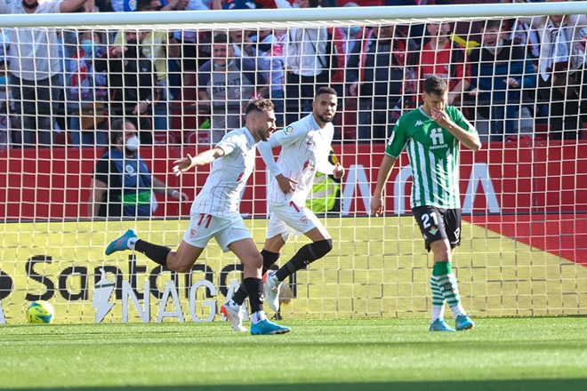 Munir El Haddadi ăn mừng bàn thắng vào lưới Real Betis. Ảnh: Getty Images