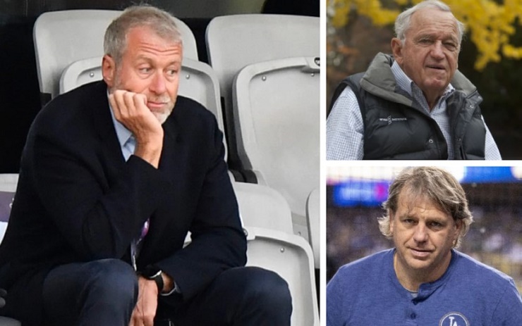 Bộ đôi&nbsp;Wyss và&nbsp;Boehly (bên phải) ép giá&nbsp;Abramovich