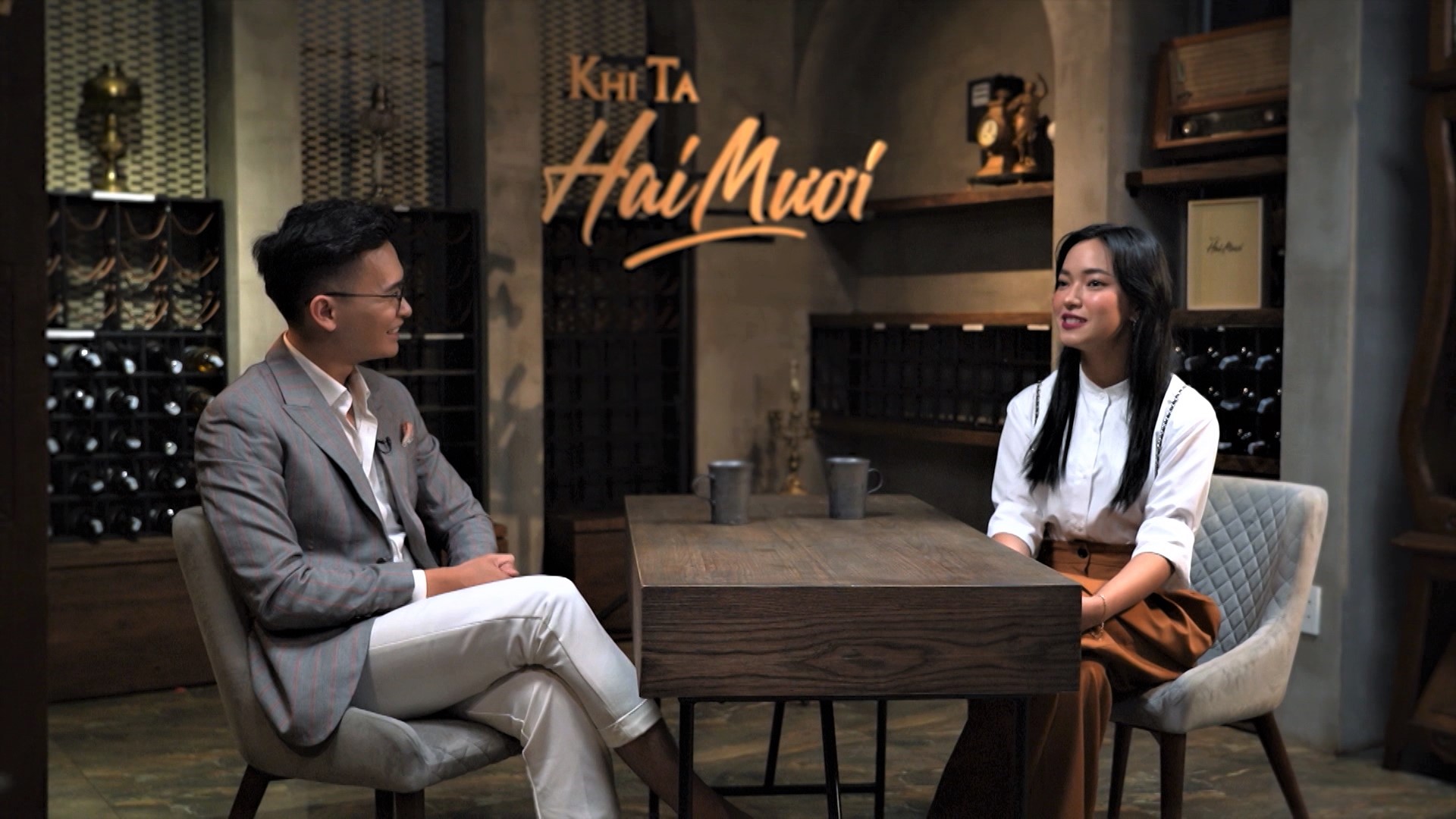 Fashionista Châu Bùi tham gia chương trình "Khi Ta 20" do MC Quang Huy dẫn dắt