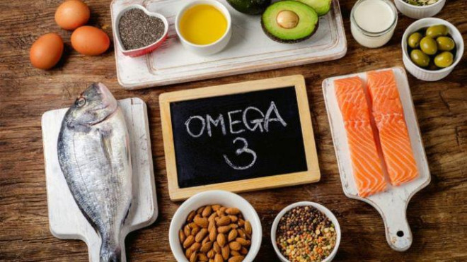 Các thực phẩm chứa nhiều omega 3 giúp điều trị chứng mất vị giác và khứu giác ở người nhiễm SARS-CoV-2.