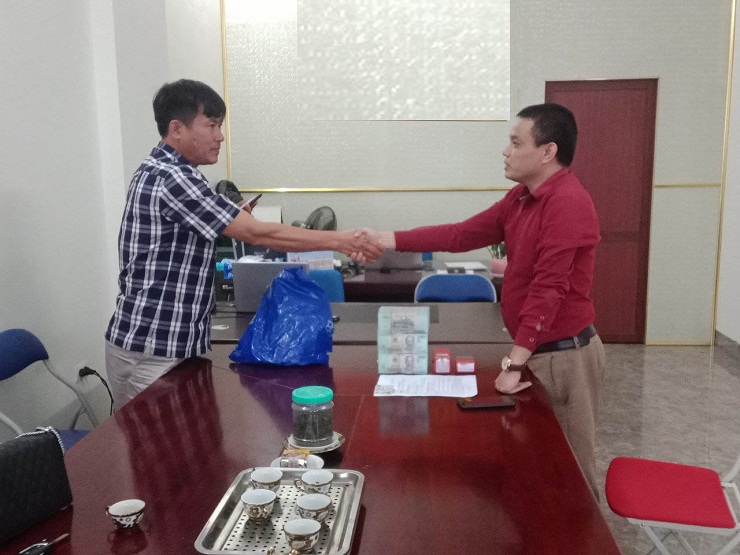 Anh Trần Đình Lương (áo đỏ) cho biết tham gia đầu tư vào BĐS từ năm 2015