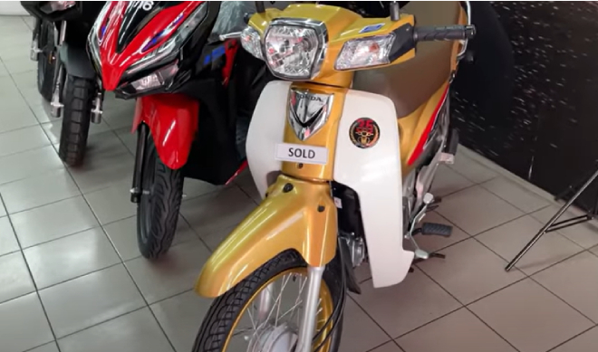 Lần đầu “chạm mặt” huyền thoại 2022 Honda Dream bản vàng óng ánh - 1