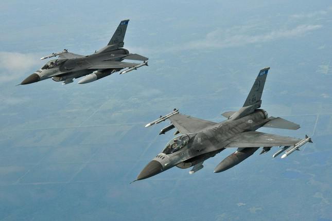 Mỹ đang xây dựng kế hoạch chuyển máy bay chiến đấu F-16 tới Ba Lan rồi Ba Lan chuyển cho Ukraine. Ảnh: Military.