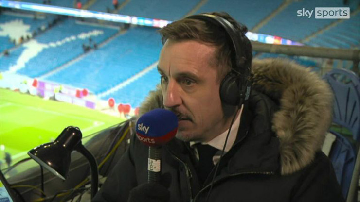 Gary Neville cảm thấy xấu hổ vì MU sớm đầu hàng Man City