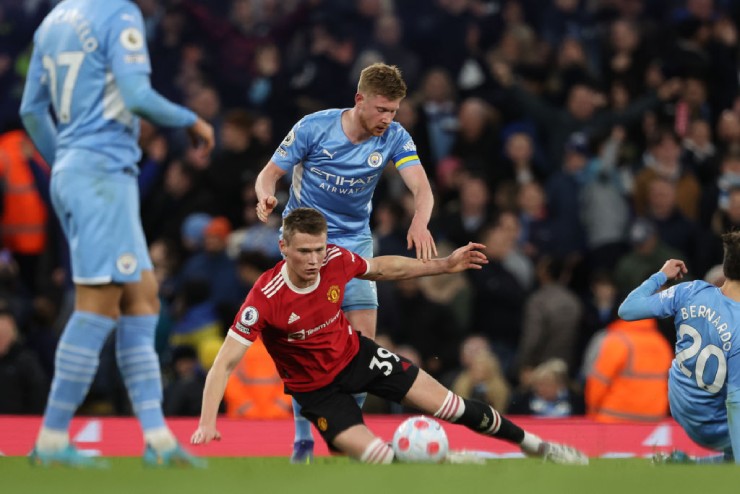 Scott&nbsp;McTominay đáp trả chỉ trích của Neville