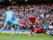 Bóng đá - Man City hạ MU: De Bruyne - Mahrez rực rỡ, Maguire tấu hài có kỷ lục buồn