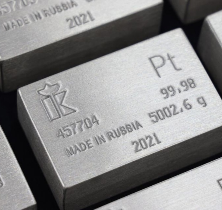 Palladium cũng được ứng dụng trong công đoạn chế tác bộ chuyển đổi xúc tác của xe, thứ kim loại này đóng vai trò quan trọng trong việc xử lý khí CO và CO2 thành chất ít độc hơn khi thải ra môi trường.