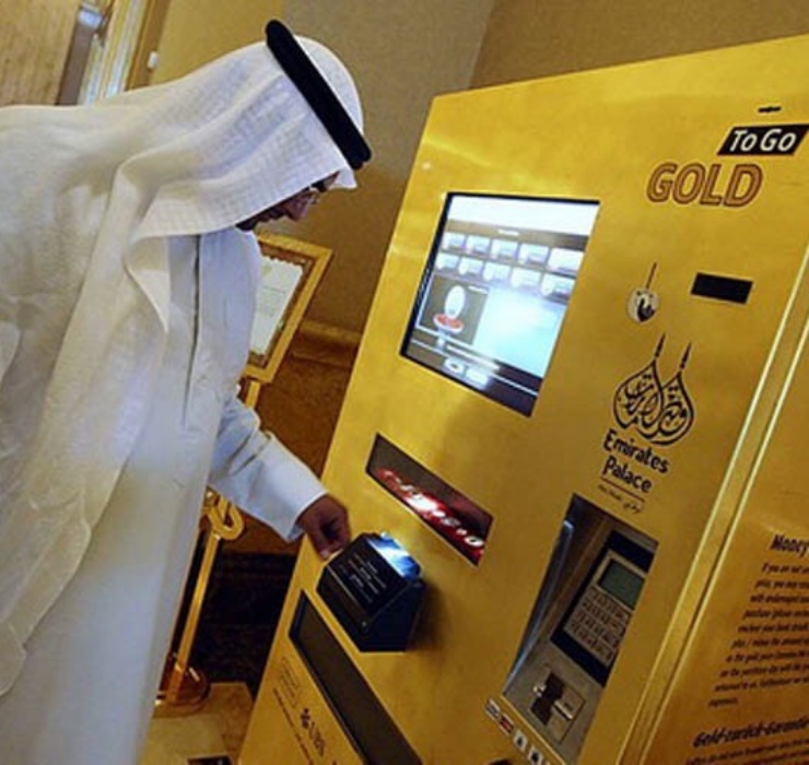 Là xứ sở “thừa vàng”, Dubai còn có cả cây ATM để… người dân rút vàng cho tiện.
